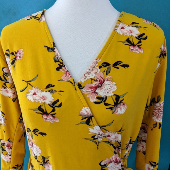 Faux wrap mini dress - Picture 4 of 6